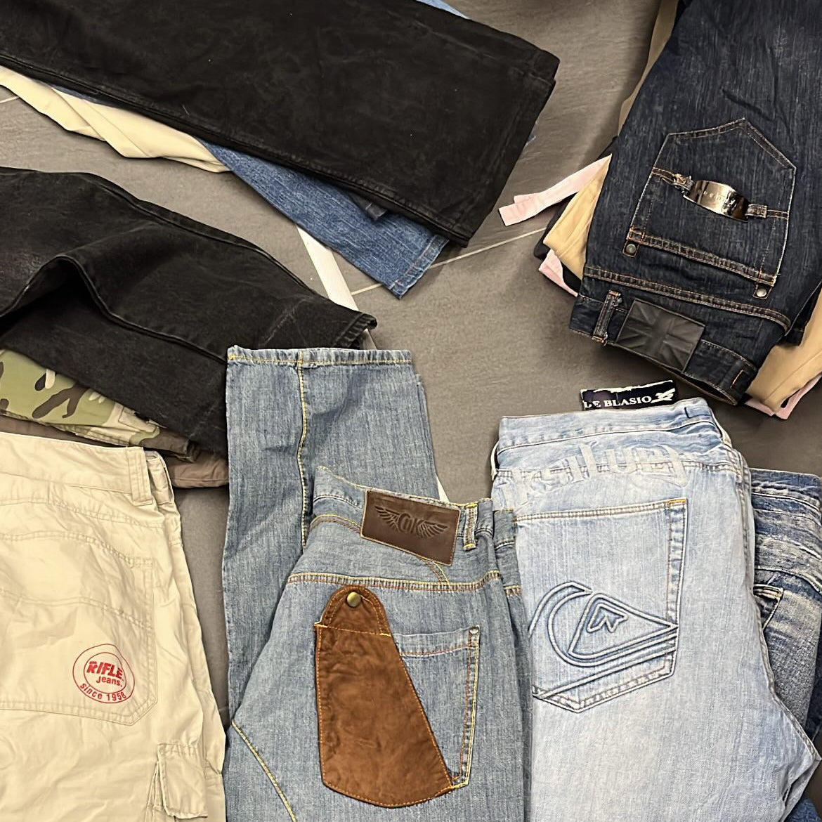 Mystery Baggy Pants | Skater Fit & Y2K Aesthetic: Oversize Denim, Cargo & Streetwear - 1 Pezzo