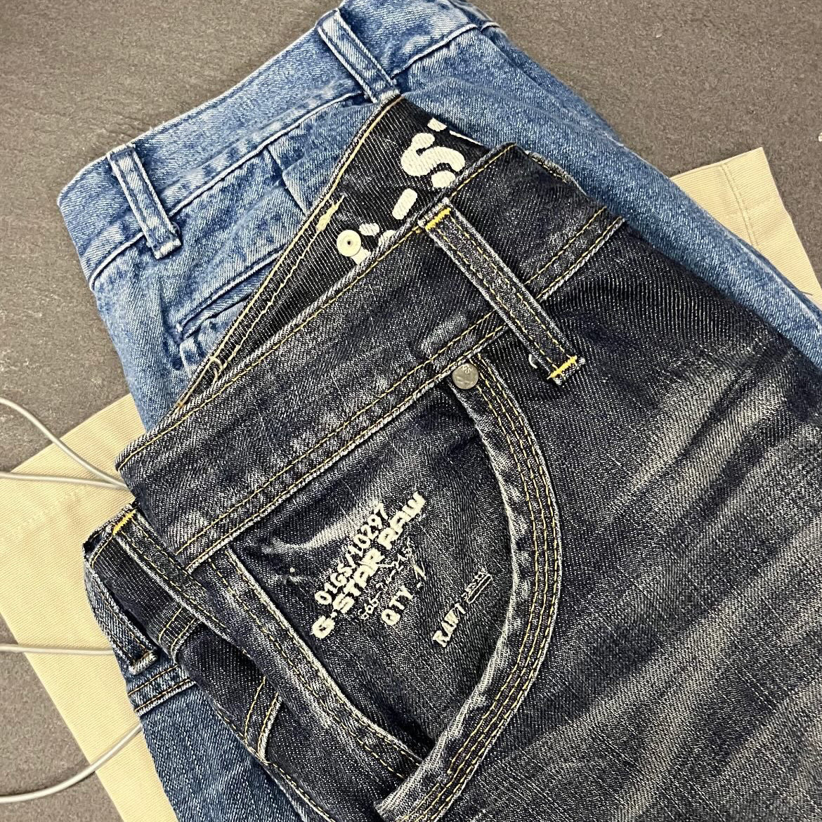 Mystery Baggy Pants | Skater Fit & Y2K Aesthetic: Oversize Denim, Cargo & Streetwear - 1 Pezzo